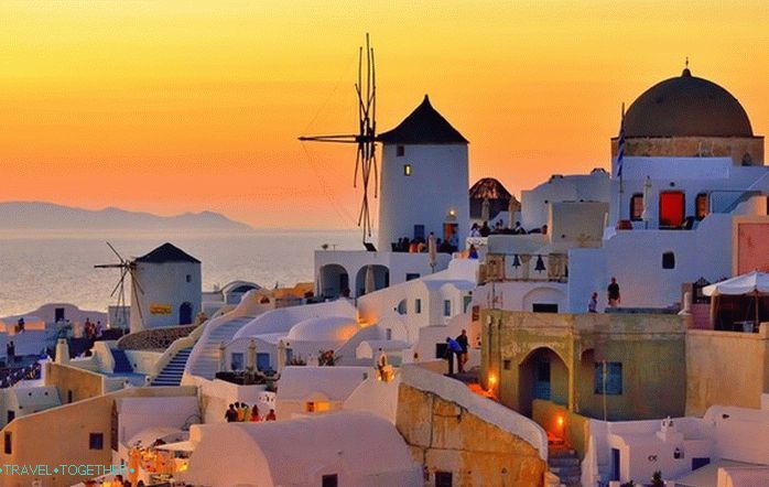 10 Greek places with the most romantic sunsets