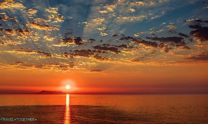 10 Greek places with the most romantic sunsets