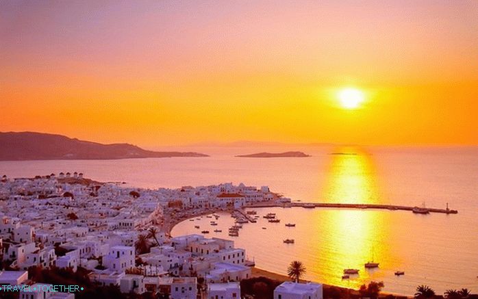 10 Greek places with the most romantic sunsets