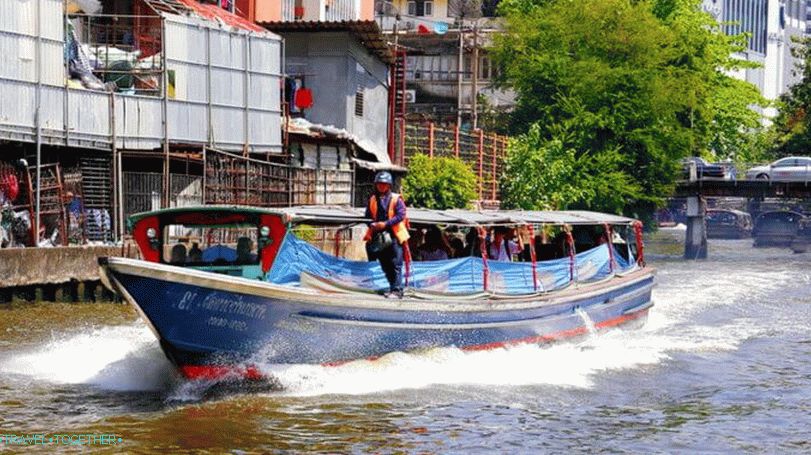 Entertainment in Thailand - Walking along the rivers and canals of Bangkok