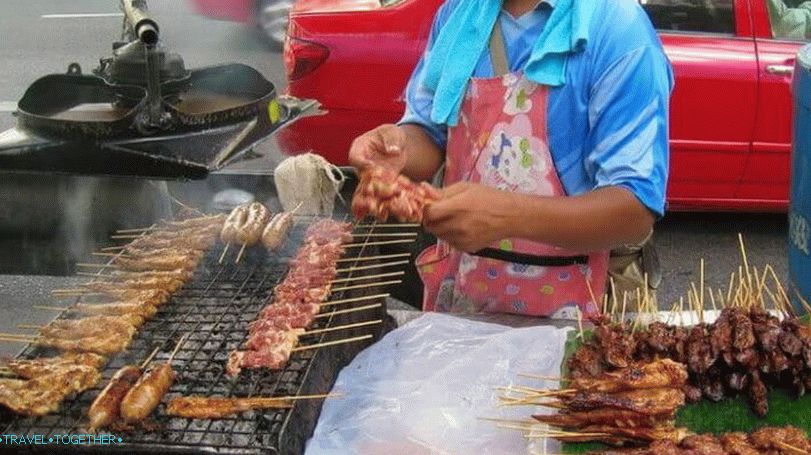 Entertainment in Thailand - a meal at a scoop