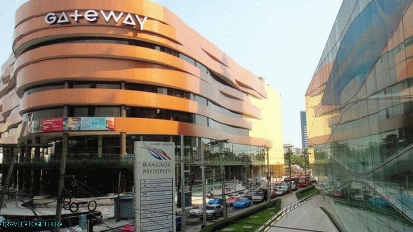 Gateway Ekkamai Shopping Center in Bangkok