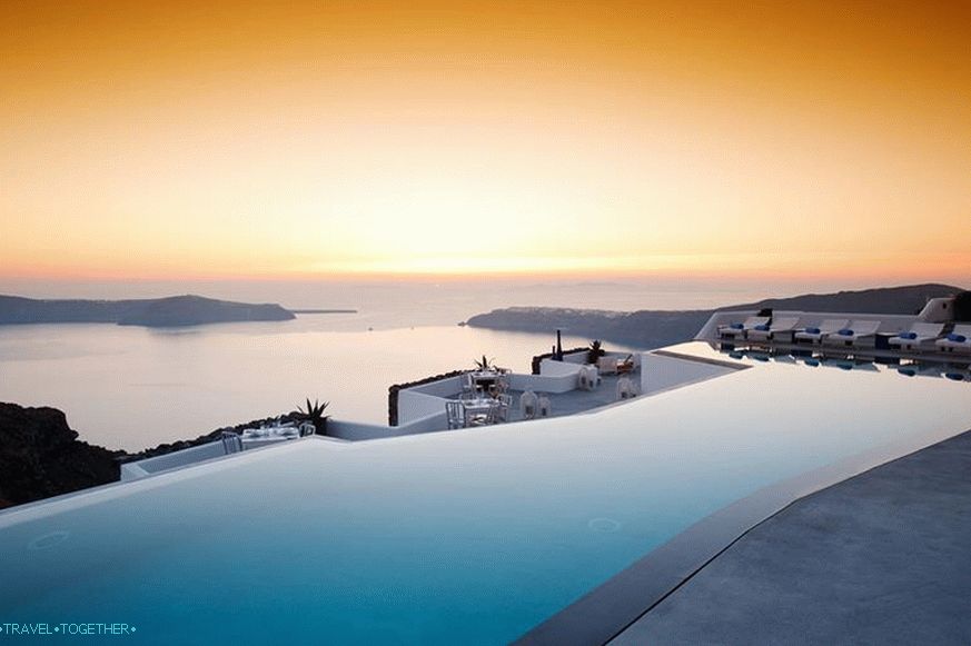 12 Greek hotels with impressive panoramic pools