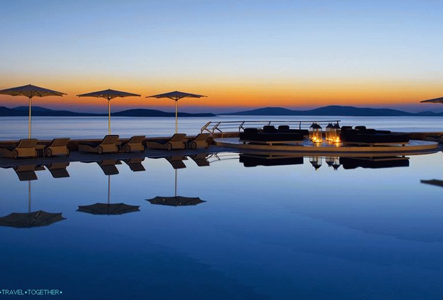 12 Greek hotels with impressive panoramic pools