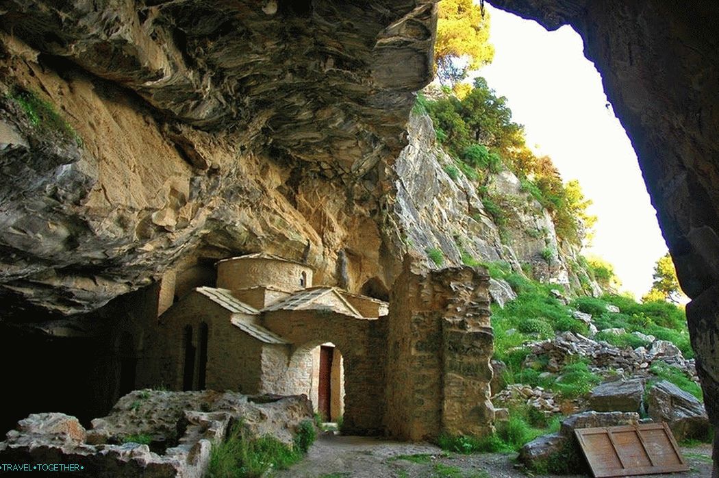 Cave Daveli in Attica