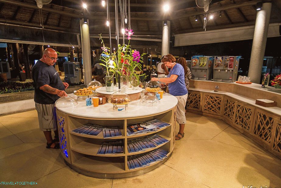 A bit of fast food before the flight