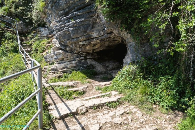 Ahshtyr cave in Sochi - my review of the popular sights