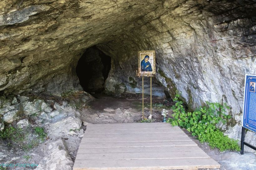 Ahshtyr cave in Sochi - my review of the popular sights