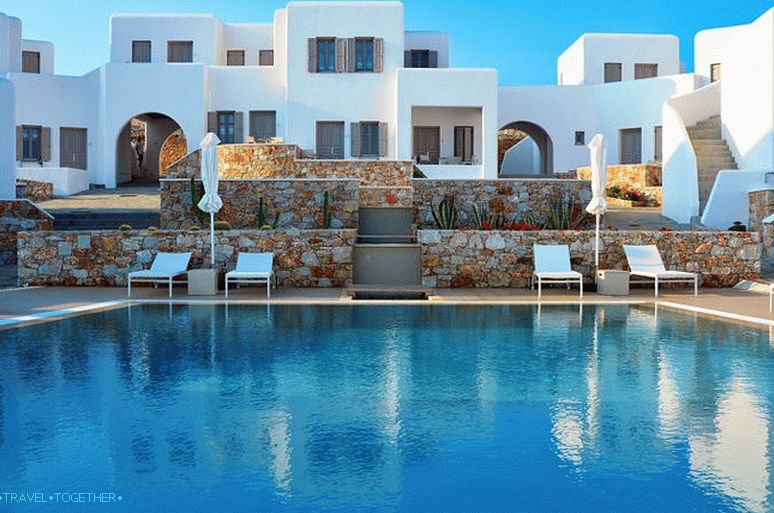 Mar Iinn Photos by: George Lizardos