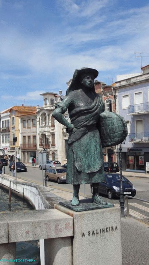 Statues on the bridge