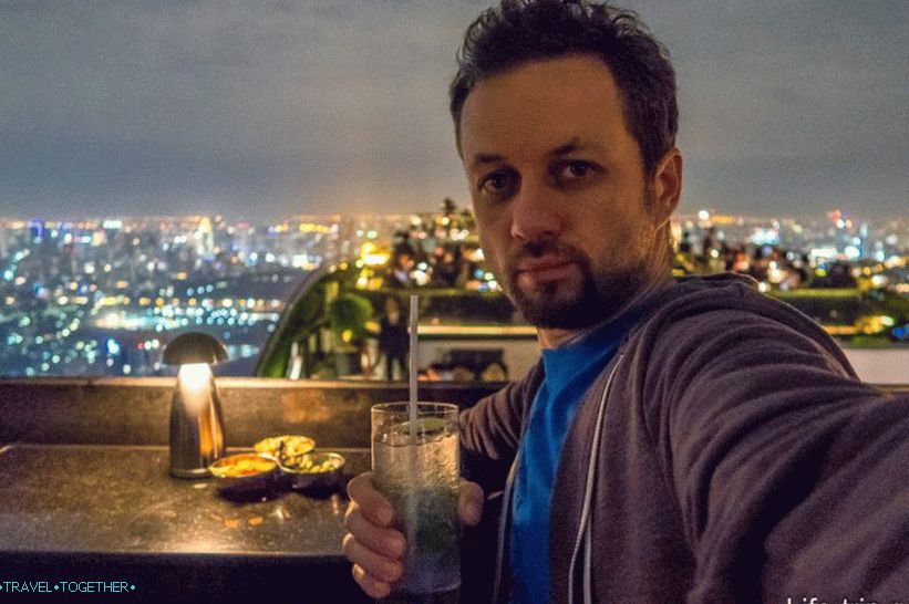 I ordered a mojito and enjoy the views of Bangkok