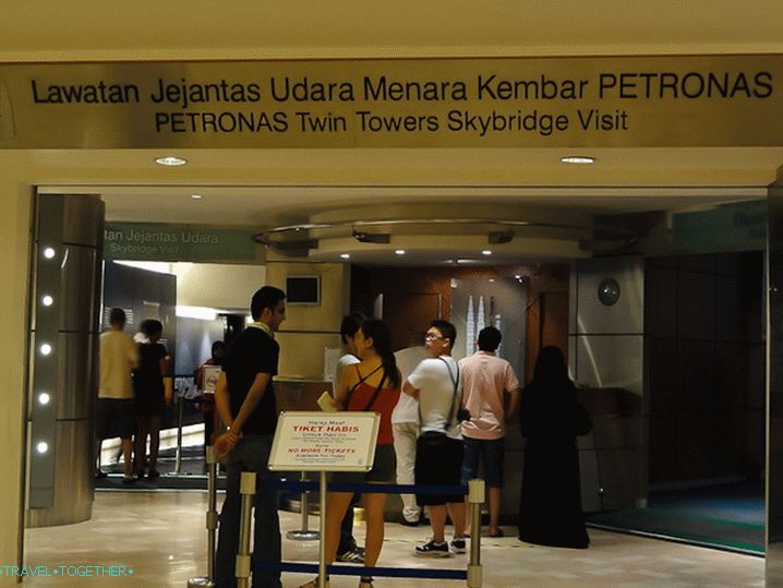 Ticket office to buy tickets for the glass bridge