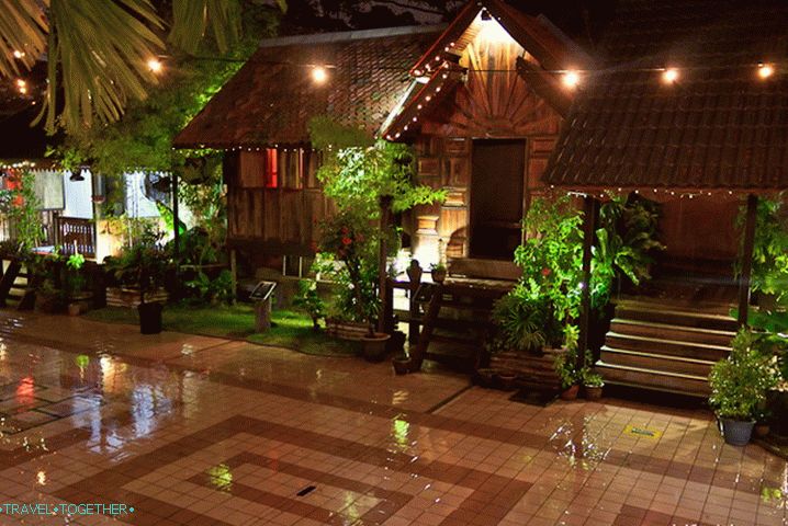 Cultural village at the foot of the Menara