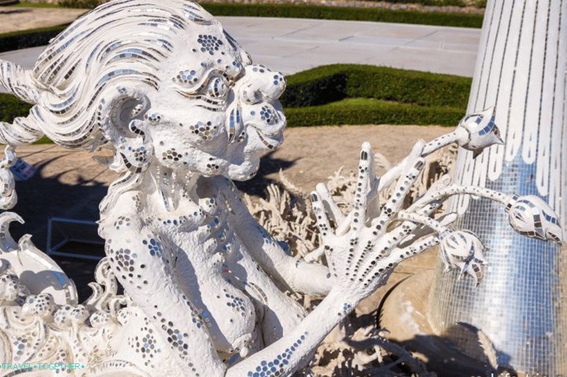 The White Temple of Thailand (Wat Rong Khun) - a beautiful fairy tale in the flesh