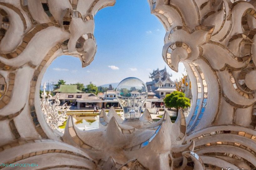 The White Temple of Thailand (Wat Rong Khun) - a beautiful fairy tale in the flesh