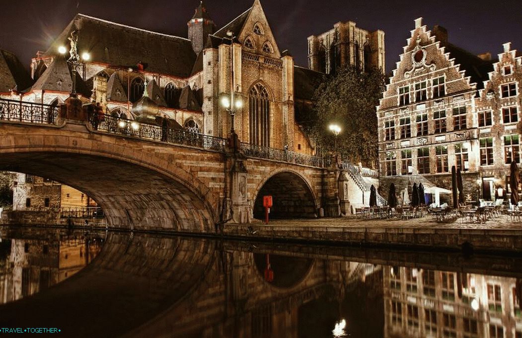 Night, the canal, the bridge ... Brugge
