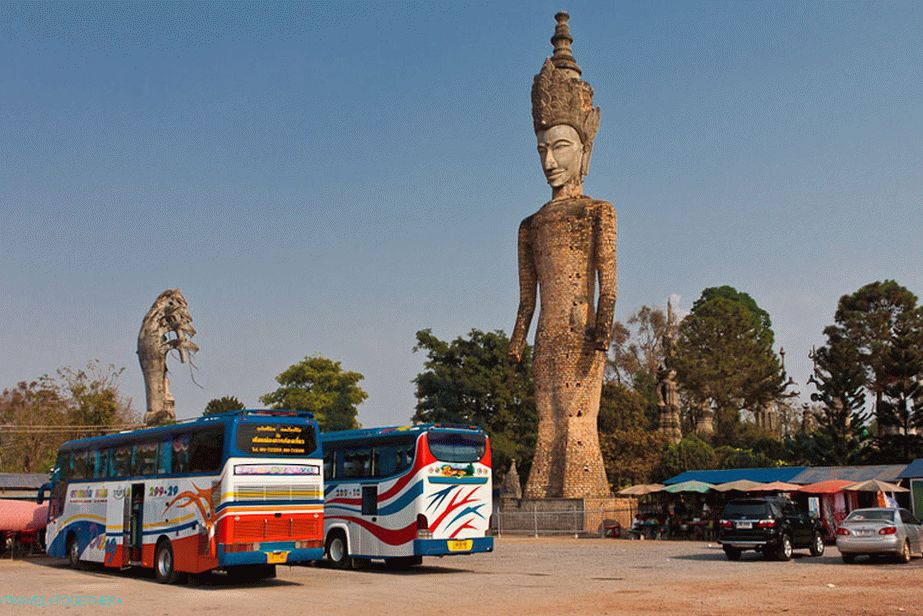 Parking near the Buddha Sala Keoku Park