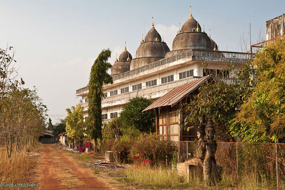 In the backyard of the Buddha Sala Keoku Park