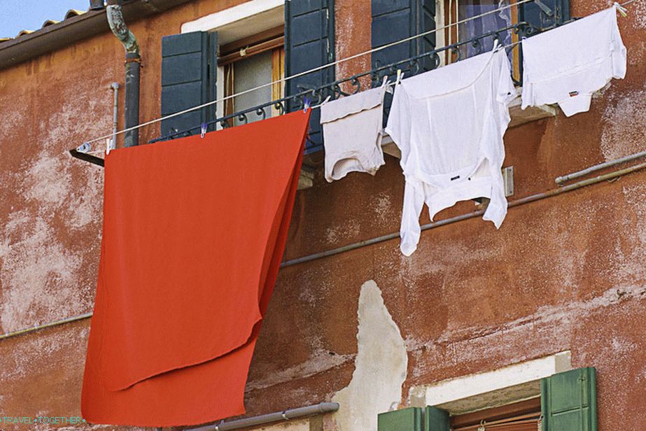 Laundry drying is a national sport of snowstorms. Lingerie must be bright and noticeable.