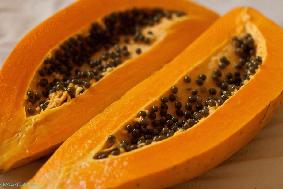 Papaya or mango - the best breakfast in the world