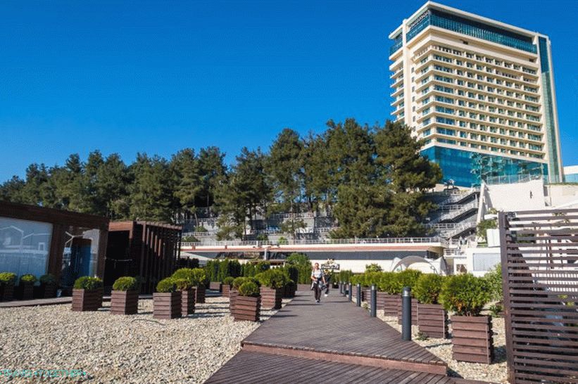 The Central Quay of Sochi is the most crowded place