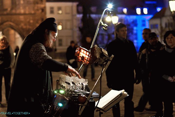 Amazing uncle who played on glasses with water. Old Prague, Charles Bridge.