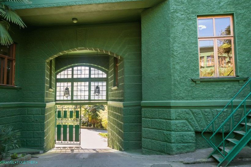 Stalin's dacha in Sochi is a story, not an attraction