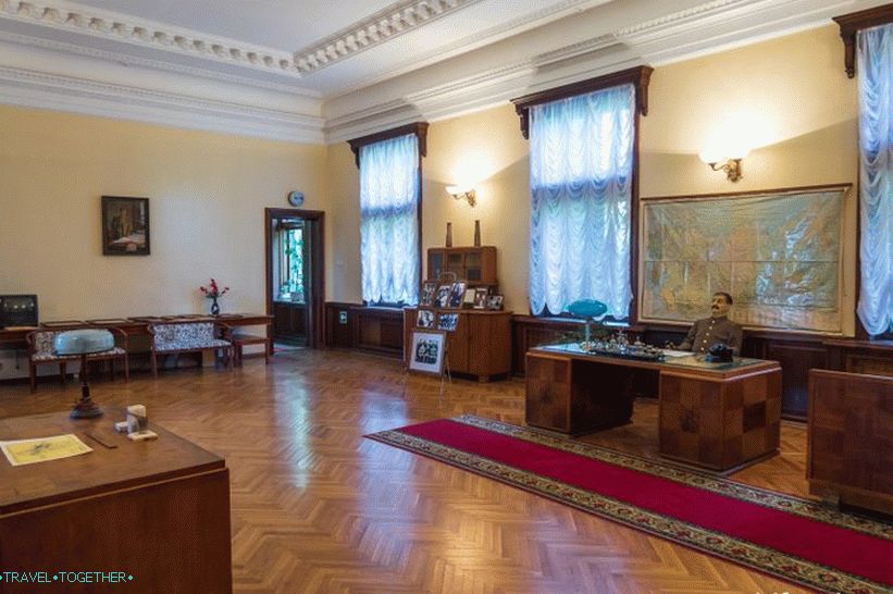 Stalin's dacha in Sochi is a story, not an attraction