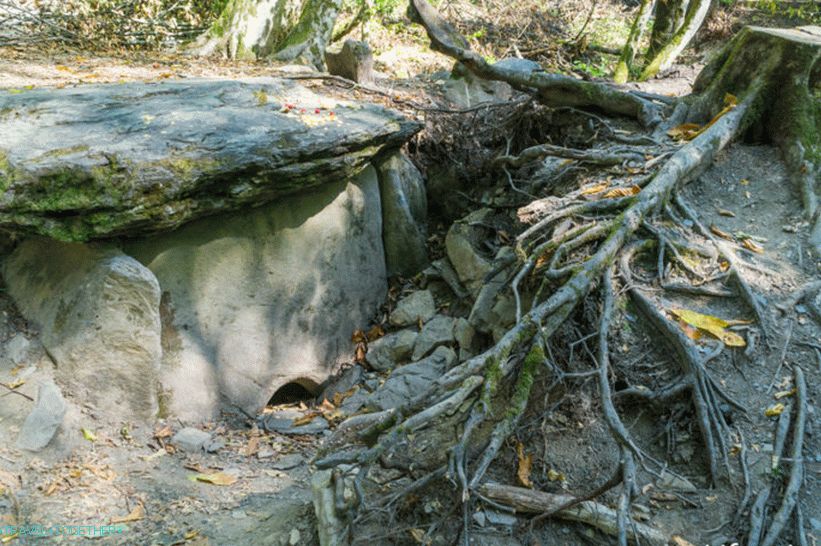 Dolmens in Krasnaya Polyana - a landmark for an amateur
