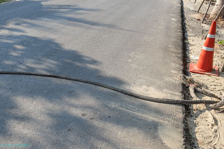 Lying policeman in the form of a rope