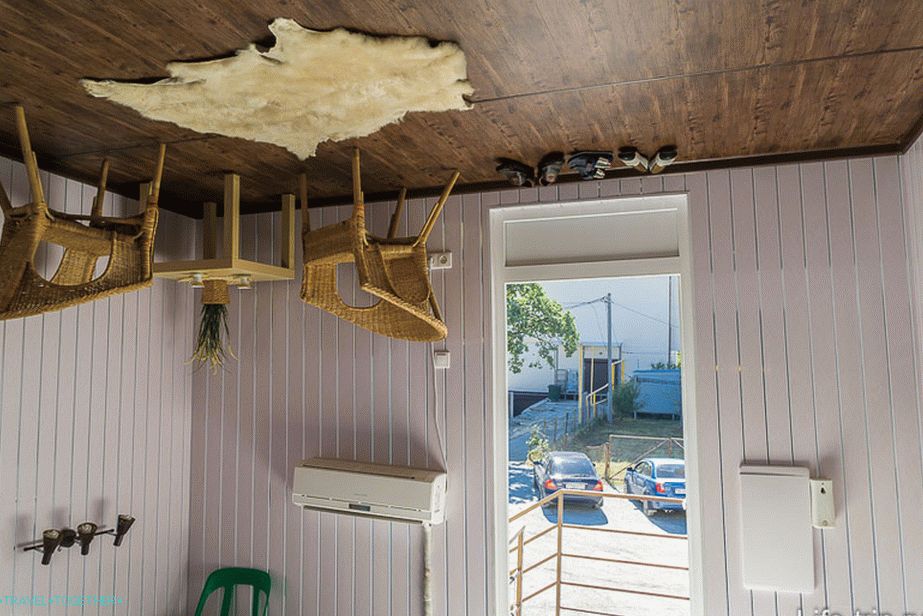 The hallway is upside down, and only the cars outside are reminiscent of reality