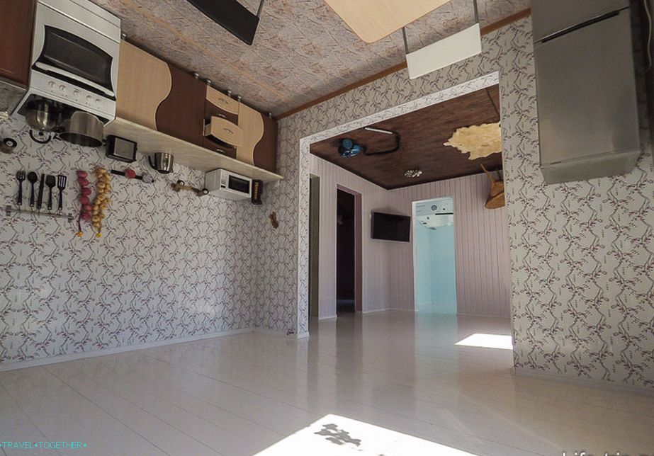 View from the kitchen to the hallway