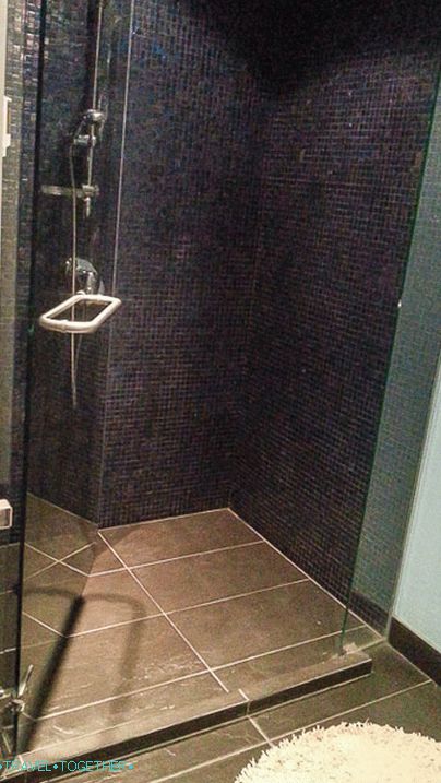 The shower is useful, suddenly last night I spent the night in a tent and there was nowhere to wash