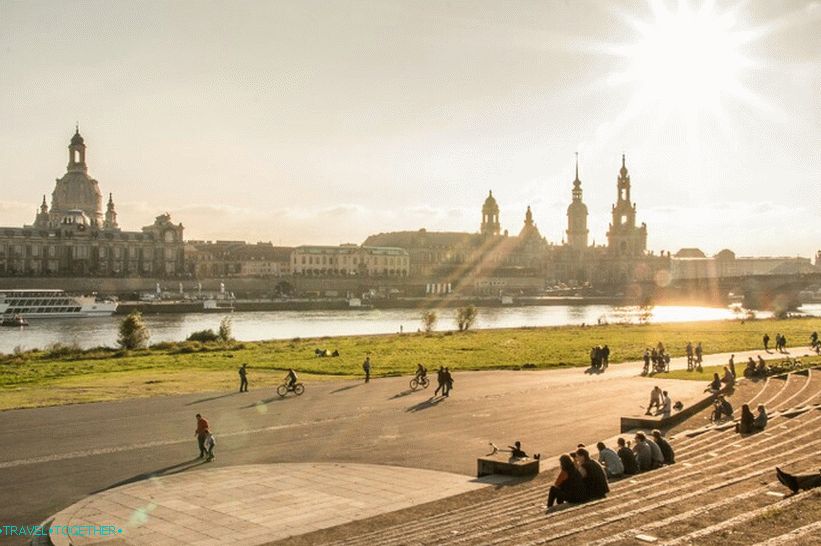 Walks along the Elbe Embankment