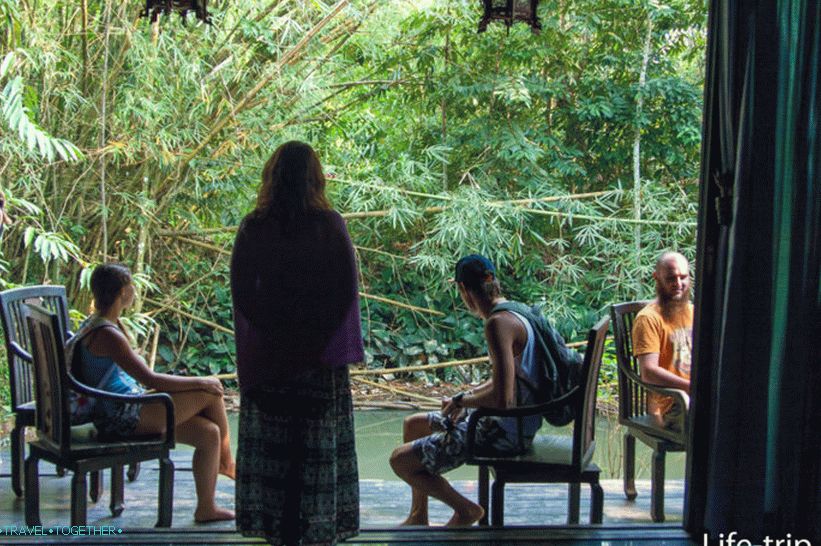 From the river side there is no wall - just a veranda and sliding doors.