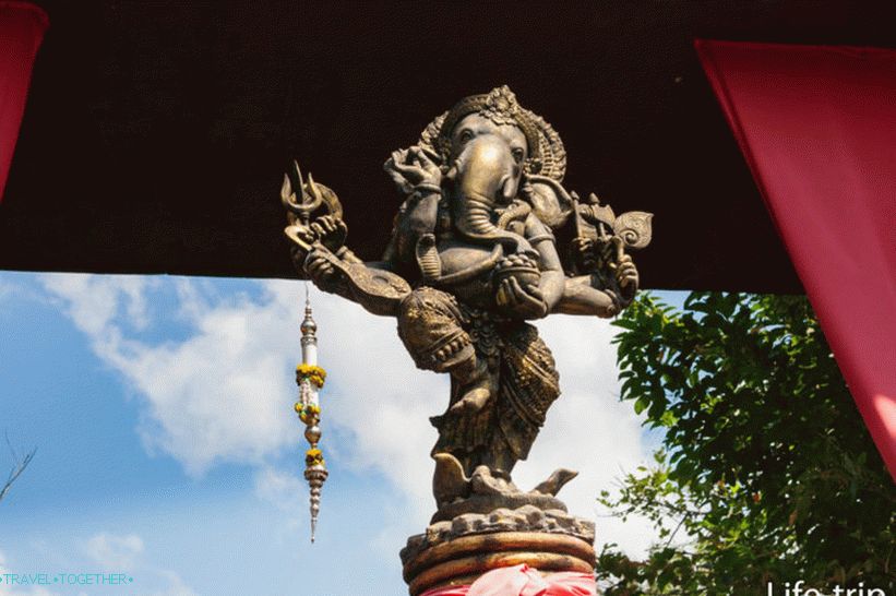 Dusit Dhewa - cultural center on Koh Samui