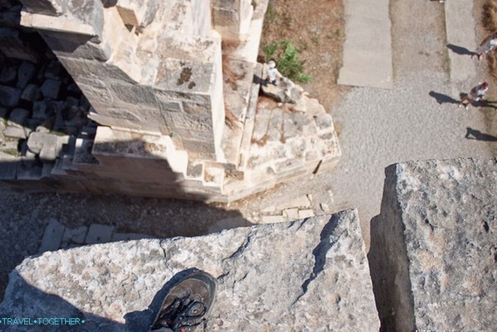 From the height of the amphitheater we look down and fear.