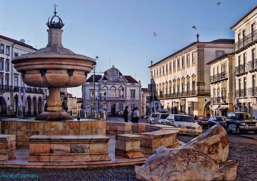 Evora. Giraldo Square