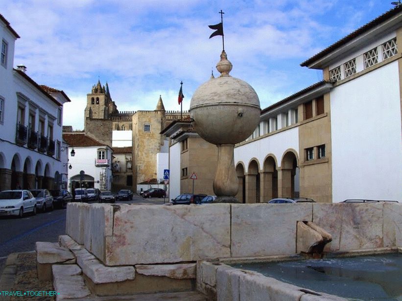 Largo da Porta de Moura