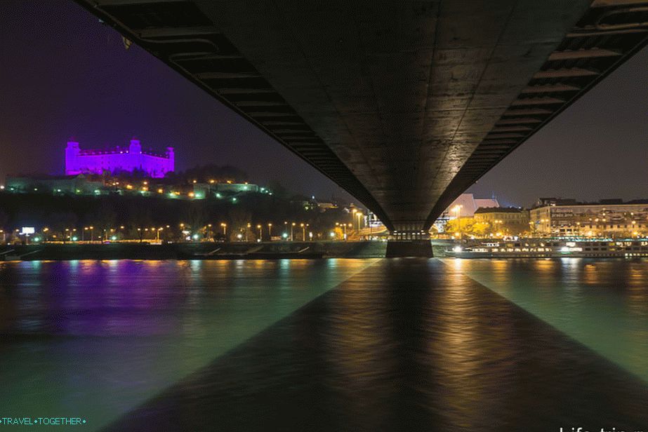 Under the SNP bridge is no less interesting, including at night