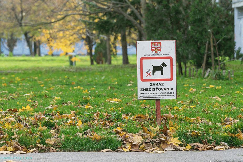 Dogs are forbidden to do their business on lawns