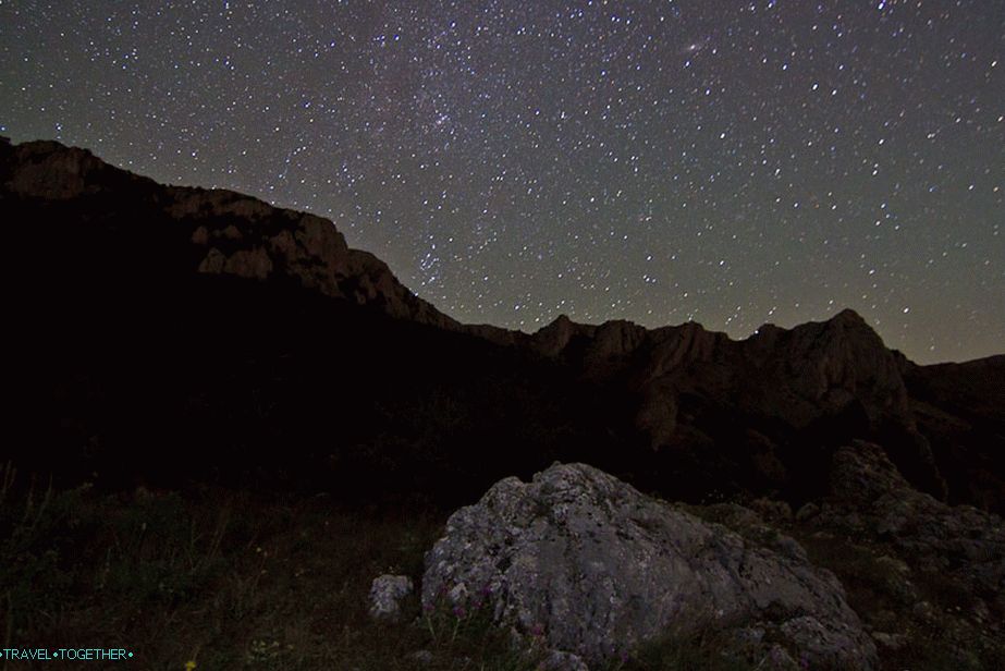 Camping in Crimea. ISO1600, 11mm, f2.8, 30sec