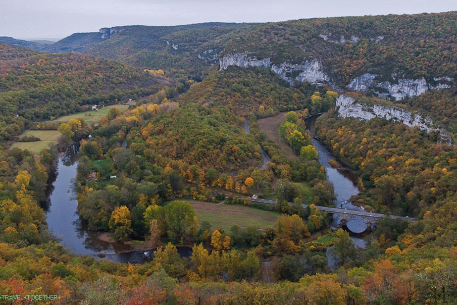 Stunning views of the Pyrenees and the bend of the river