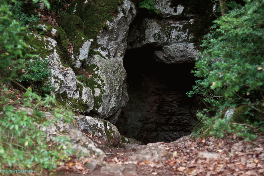 The entrance to the cave is not quite easy to find.