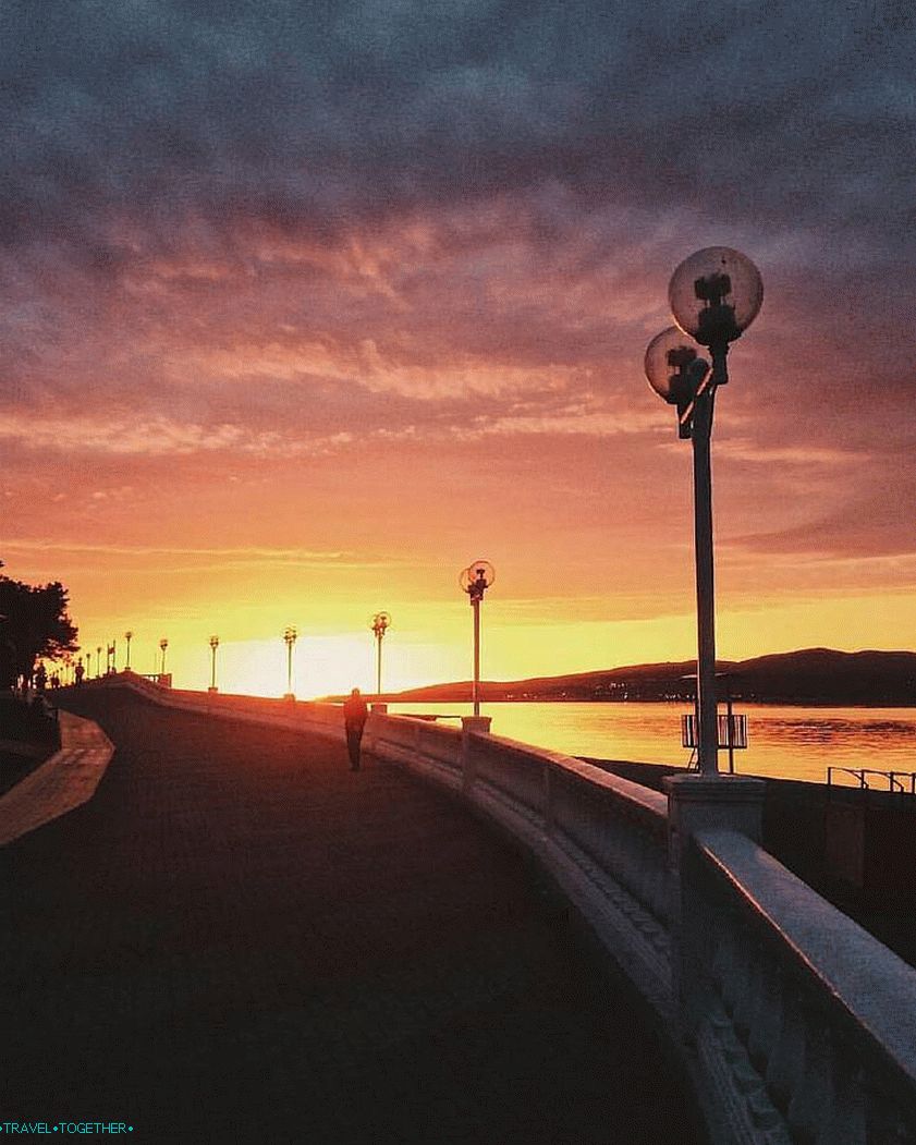Sunset on the Embankment. Photo - @lovegen