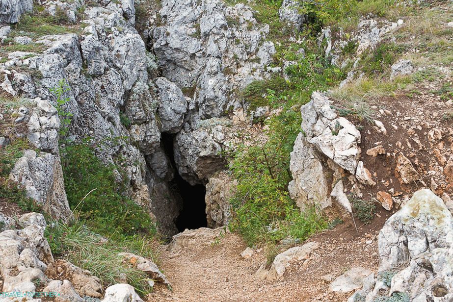 Entrance to the Terpi Koba Cave