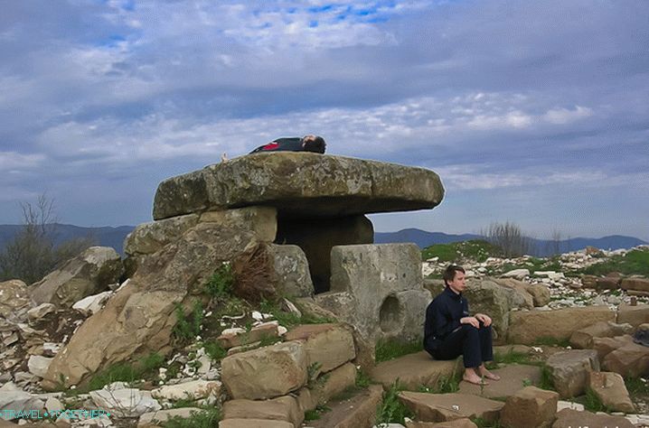 Dolmen Lunny on Mount Nexis.