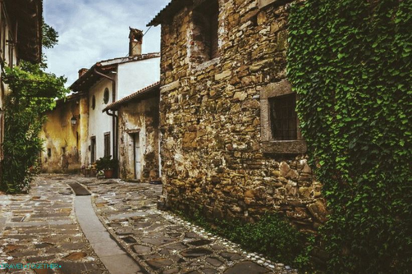 Winding streets of Shmartno