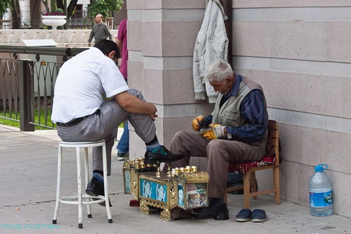 Shoe cleaner in Ankara.