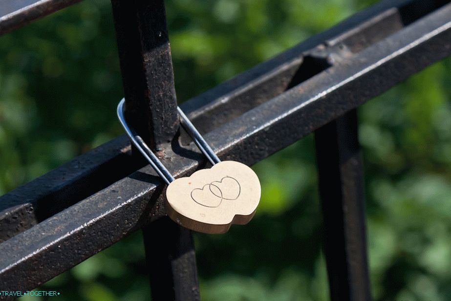 A new tradition for newlyweds to hang locks